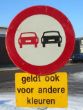 Auto kleuren - verboden in te halen.jpg